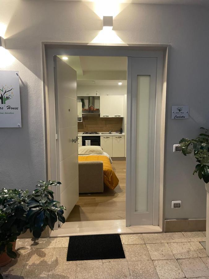 Sisters' House Apartment Bari Bagian luar foto